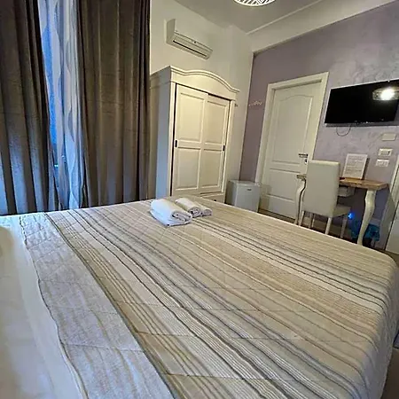 Chiaia Roof 4* نابولي