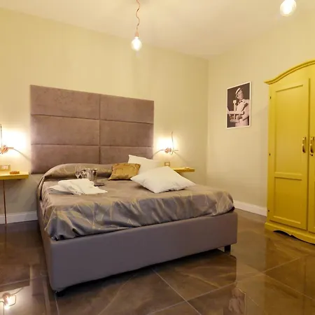 Chiaia Roof Bed & Breakfast 4*